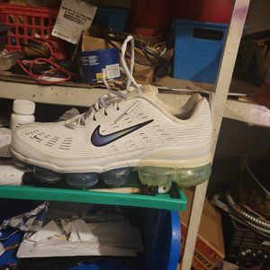Nike size 10mens vapormax